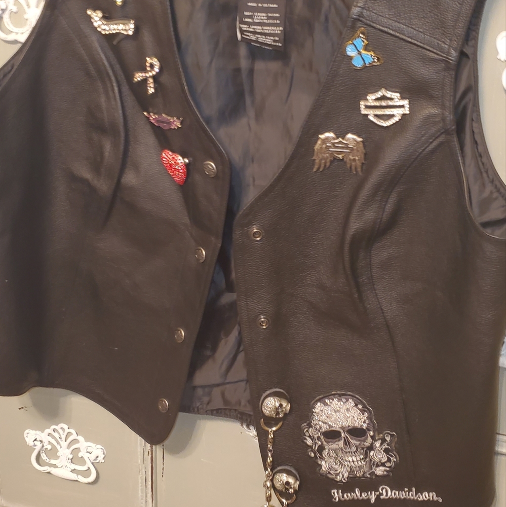 HARLEY DAVIDSON LEATHER VEST WITH PINS SZ XL WOMEN'S